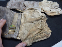 Load image into Gallery viewer, Original WW2 Pattern British Army White Camouflaged Gloves / Gunners Mittens
