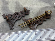 Load image into Gallery viewer, WW1 / WW2 British Army Officer&#39;s Bronze Labour Corps Collar Badges
