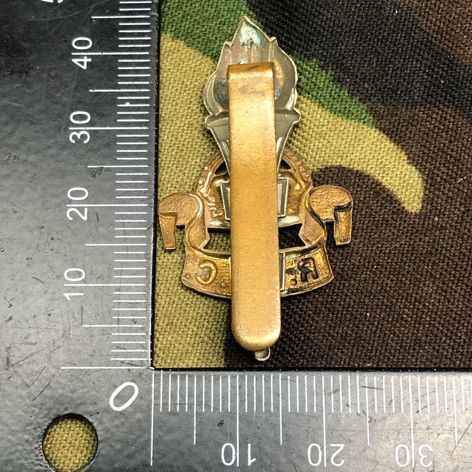 Original WW2 British RAEC Royal Army Education Corps Cap Badge - Kings Crown - The Militaria Shop