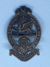 Charger l&#39;image dans la galerie, Original British Army Princess of Wales&#39;s Yorkshire Regiment Bronze Cap Badge
