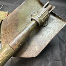 Charger l&#39;image dans la galerie, Original US Army WW2 M-1943 Entrenching Tool &amp; Cover Set
