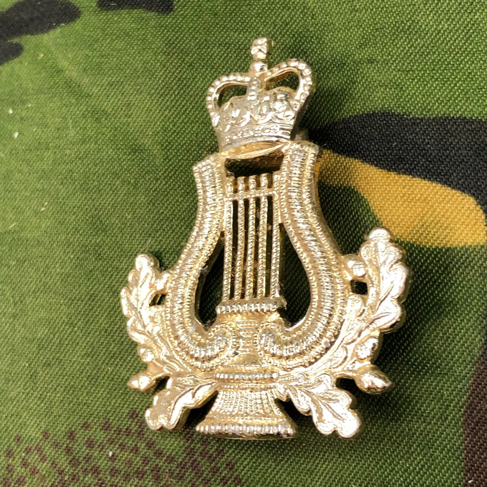 Original British Army Regimental Cap Badge - Bandsman - The Militaria Shop