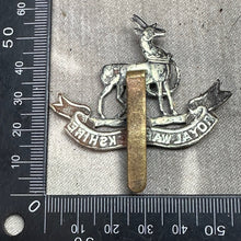 Lade das Bild in den Galerie-Viewer, Original WW2 British Army Cap Badge - Royal Warwickshire Regiment
