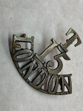 Charger l&#39;image dans la galerie, Original WW1 British Army 15th London Territorial Brass Shoulder Title
