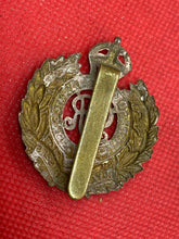 Lade das Bild in den Galerie-Viewer, Original British Army WW1 GV Royal Engineers Cap Badge
