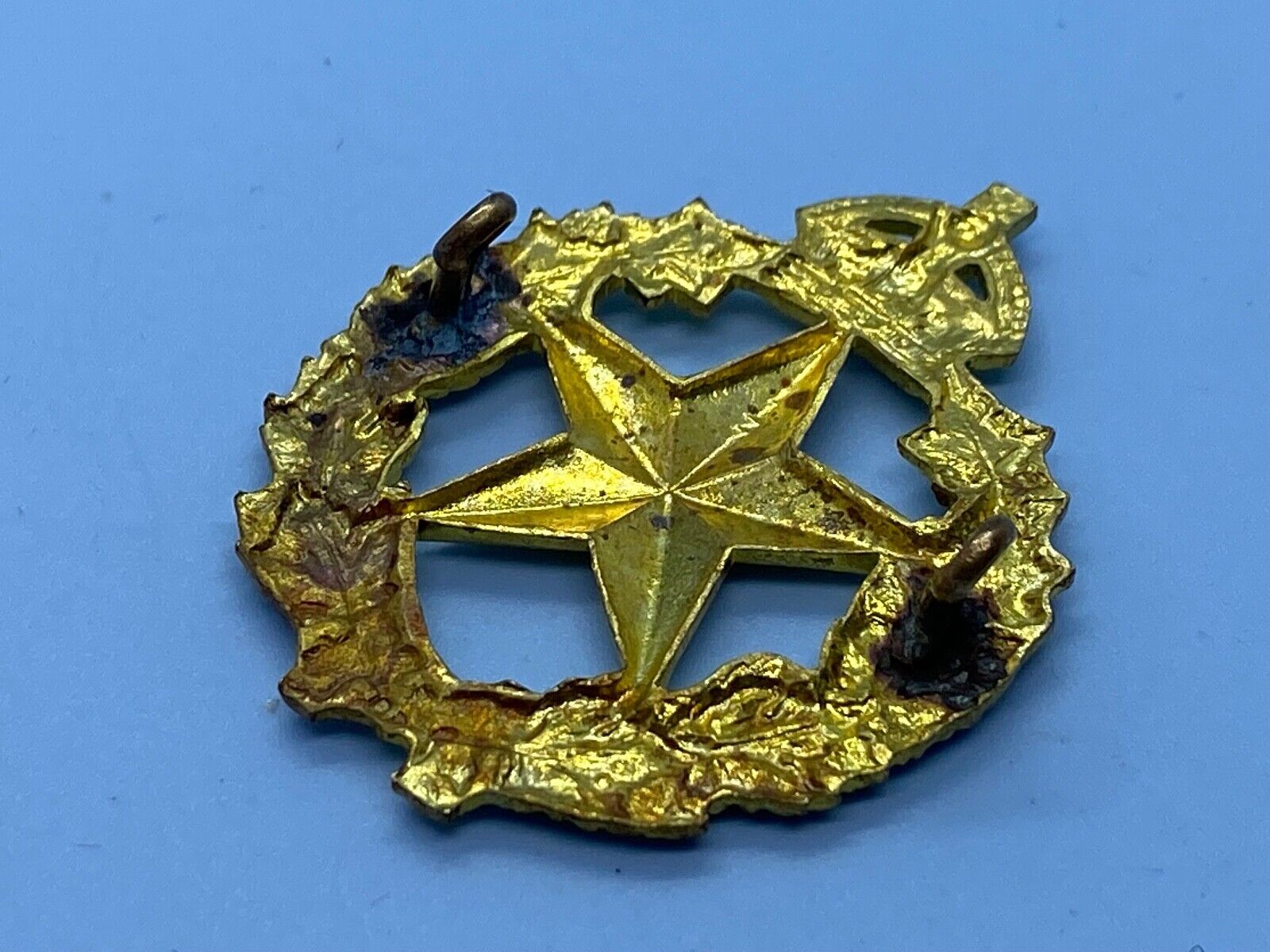 Original Canadian Army Le Regiment de Montmagny Cap Badge - The Militaria Shop