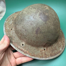 Lade das Bild in den Galerie-Viewer, Original WW2 British Army Mk2 Combat Helmet - SA Made

