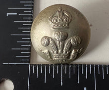 Charger l&#39;image dans la galerie, Kings Crown British Army Wiltshire Yeomanry Volunteer Tunic Button - Approx 24mm
