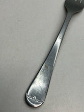 Charger l&#39;image dans la galerie, Original British Army War Department Marked Mess Cutlery Fork - 1961 Dated
