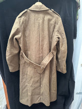 Lade das Bild in den Galerie-Viewer, Original British Army Overcoat Greatcoat - 41&quot; Chest
