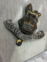 Lade das Bild in den Galerie-Viewer, Original WW1 British Army Military Foot Police Regiment Cap Badge
