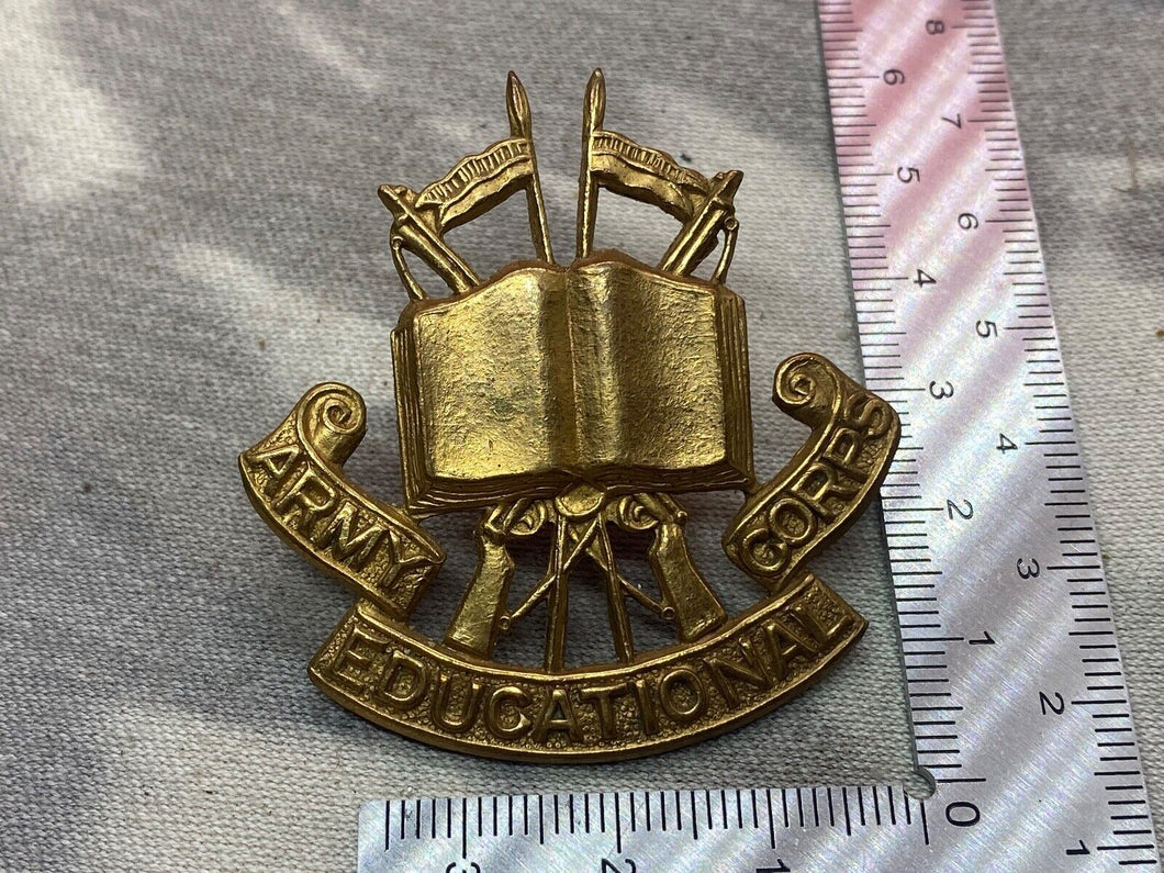 Original British Army WW1 / WW2 Army Education Corps Cap Badge