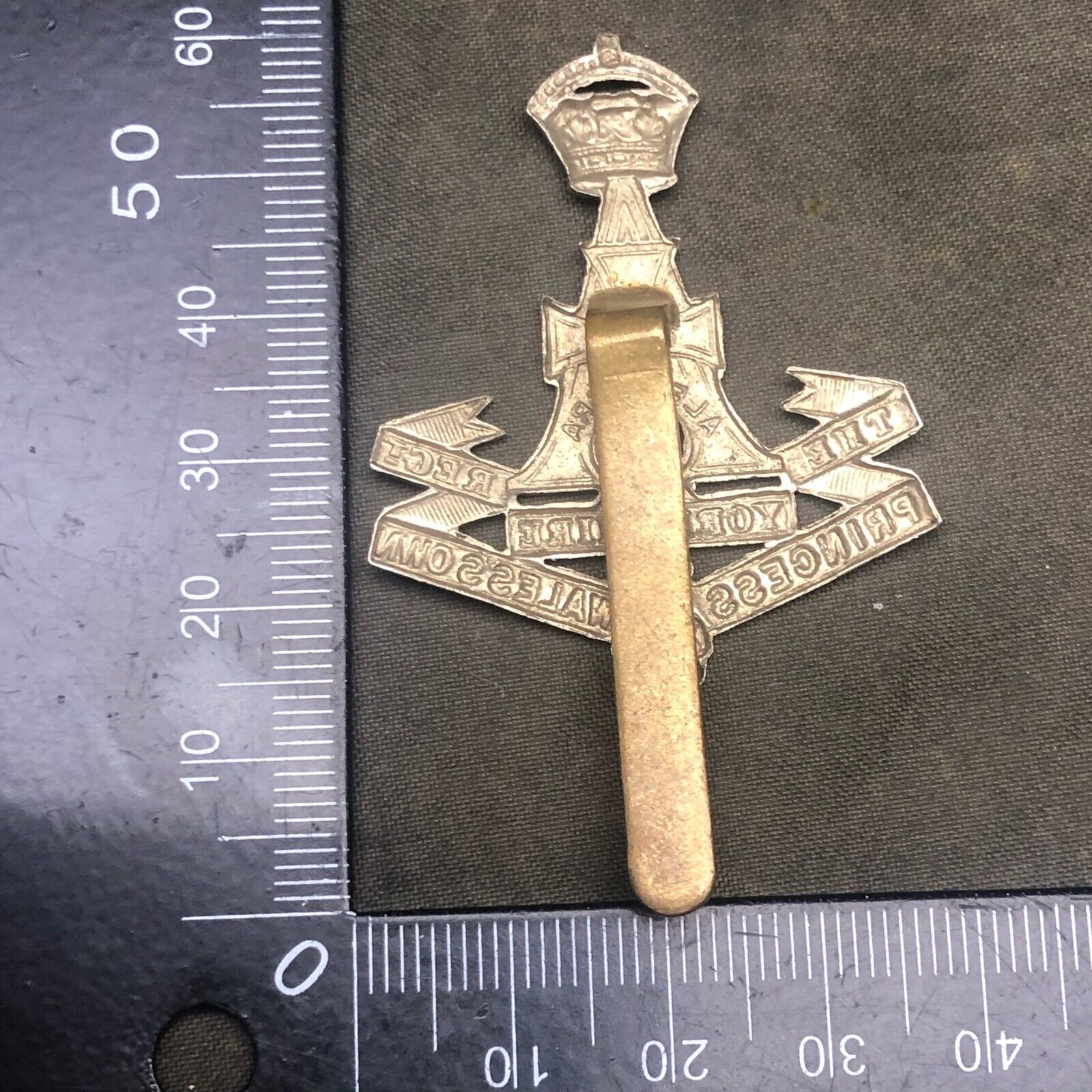 Original WW2 British Army Cap Badge - Yorkshire (Green Howards) Regiment - The Militaria Shop