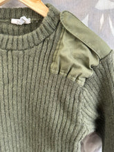 Charger l&#39;image dans la galerie, Genuine British Army Man&#39;s Heavy Jersey Olive Drab Pull Over - Size 4 -34&quot; Chest
