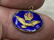 Lade das Bild in den Galerie-Viewer, Original British Royal Air Force RAF Small Enamel Brooch
