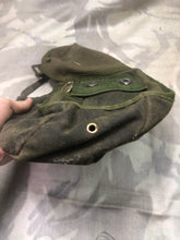 Lade das Bild in den Galerie-Viewer, British Army OD Green Water Bottle Pouch 1980s/1990s era
