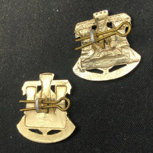 Lade das Bild in den Galerie-Viewer, Original British Collar Badge Pair - Dorset Regiment - The Militaria Shop
