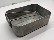 Lade das Bild in den Galerie-Viewer, Original WW2 British Army Issue Alloy Mess Tin - 1945 Dated
