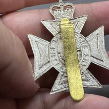 Lade das Bild in den Galerie-Viewer, The Brockville Rifles - Genuine British Army Cap Badge
