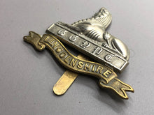 Lade das Bild in den Galerie-Viewer, Original British Army WW2 Lincolnshire Regiment Cap Badge
