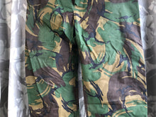 Lade das Bild in den Galerie-Viewer, Genuine British Army DPM Waterproof Trousers - Size 78/100
