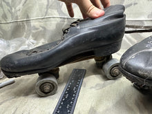 Lade das Bild in den Galerie-Viewer, Genuine Vintage Roller Skates
