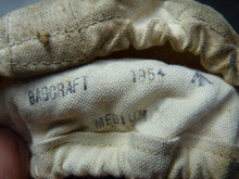 Load image into Gallery viewer, Original WW2 Pattern British Army White Camouflaged Gloves / Gunners Mittens
