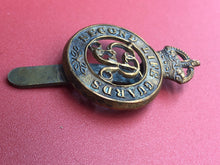 Lade das Bild in den Galerie-Viewer, Original WW1 British Army Kings Crown Cap Badge - 2nd Life Guards
