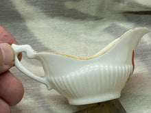 Lade das Bild in den Galerie-Viewer, Original Vintage Crested China Ware Gravy Boat - Isle of Wight
