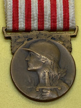 Load image into Gallery viewer, Original French Army  1914 / 1918 Commemorative War Medal
