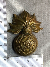 Load image into Gallery viewer, Original WW1/ WW2 British Army City of London Fusiliers Cap Badge
