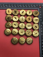 Load image into Gallery viewer, Group of Original WW1 Shropshire Regiment British Army Uniform Buttons
