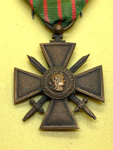 Lade das Bild in den Galerie-Viewer, Originale französische Croix du Guerre-Medaille aus dem 1. Weltkrieg – 1914–1916 mit MiD und Stern 
