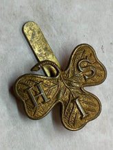 Lade das Bild in den Galerie-Viewer, Original WW1 / WW2 British Army Southern Irish Horse Regiment Cap Badge
