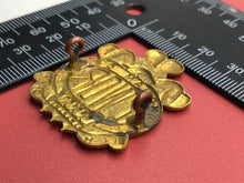 Charger l&#39;image dans la galerie, Genuine Army Canadian Princess of Wales&#39;s Own Regiment Cap Badge
