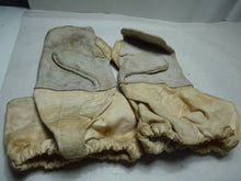 Load image into Gallery viewer, Original WW2 Pattern British Army White Camouflaged Gloves / Gunners Mittens
