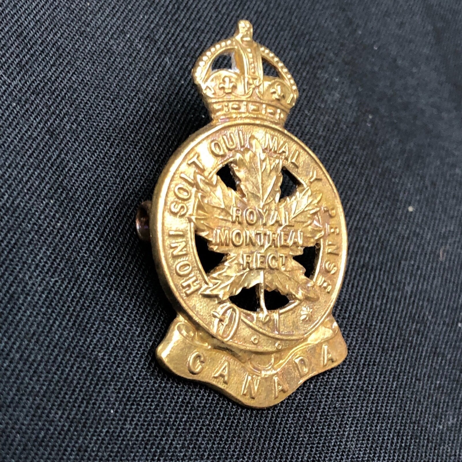 Original British Army WW1 / WW2 Royal Montreal Regiment Cap Badge - The Militaria Shop