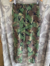 Lade das Bild in den Galerie-Viewer, British Army DPM 1968 Pattern Camouflaged Combat Trousers - Size 30&quot; Waist
