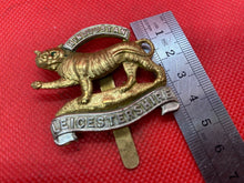 Charger l&#39;image dans la galerie, Original WW1 / WW2 British Army Leicestershire Regiment Cap Badge
