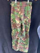 Lade das Bild in den Galerie-Viewer, Genuine British Army DPM Camouflaged Combat Trousers Lightweight - Size 80/72/88
