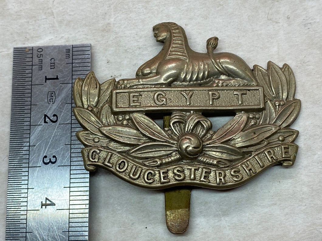Original British Army WW1 / WW2 Gloucestershire Regiment Cap Badge