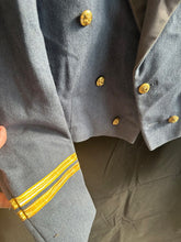 Charger l&#39;image dans la galerie, Vintage British RAF Named Navigators Mess Dress Jacket - 38&quot; Chest
