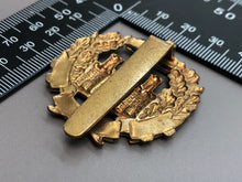 Load image into Gallery viewer, Original WW2 British Army The Essex Regiment Cap Badge
