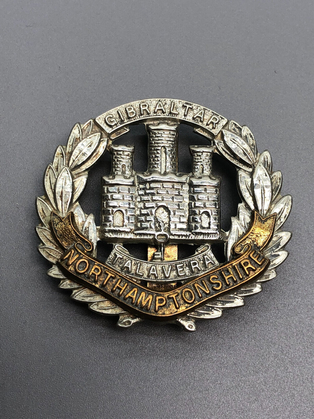 Original WW2 British Army Northamptonshire Regiment Cap Badge