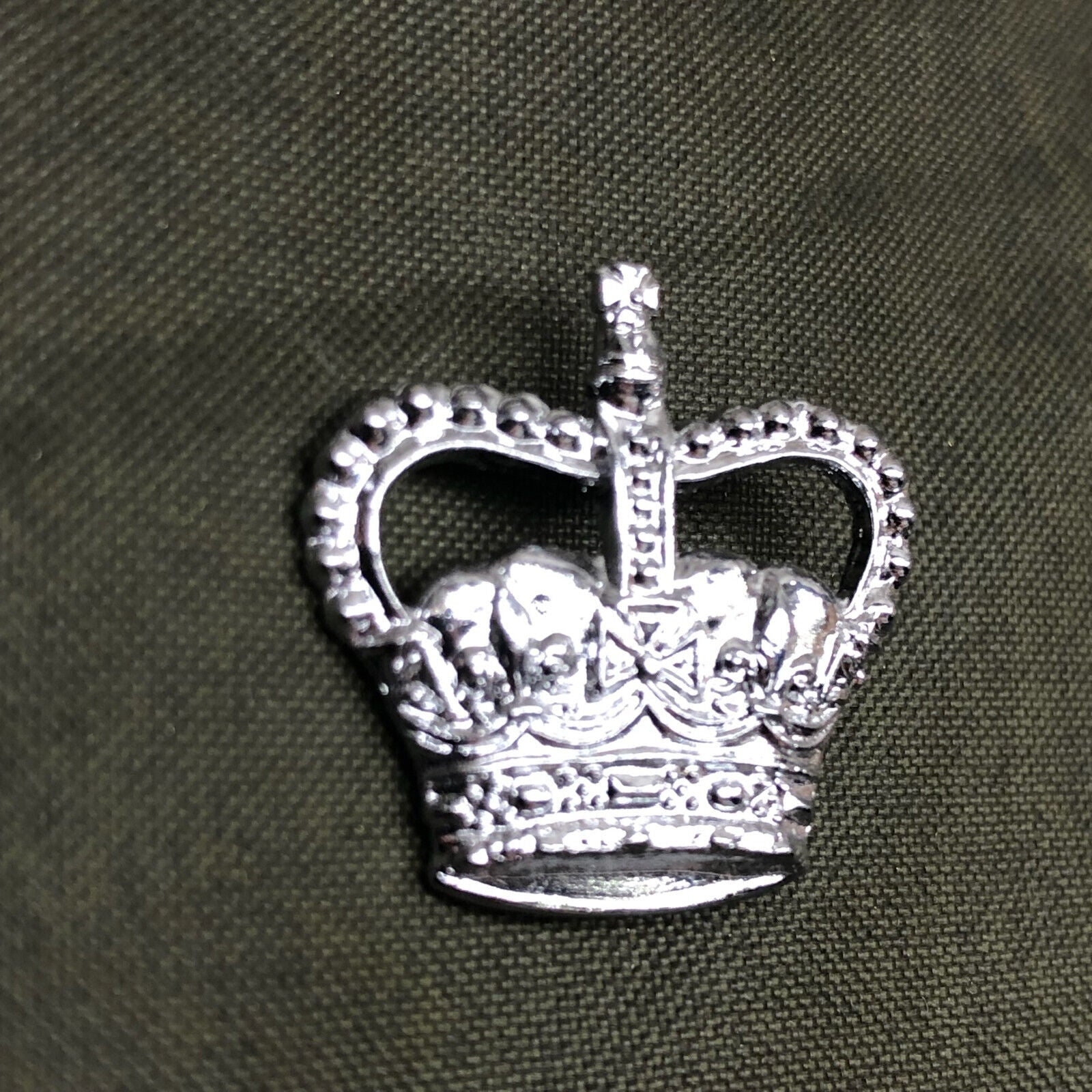 British Army Metal Rank Badge in Chromium plated metal - Small Crown - Staff Sgt - The Militaria Shop