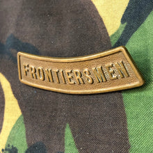 Charger l&#39;image dans la galerie, Genuine British Army WW1 Brass Shoulder Title - The Legion of Frontiersmen - The Militaria Shop
