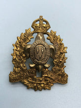 Load image into Gallery viewer, Genuine WW2 Canadian Army Le Régiment de Maisonneuve Cap Badge
