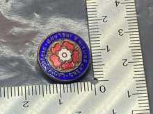 Charger l&#39;image dans la galerie, Original British Great Britain &amp; Ireland Ladies Circle Enamel Membership Badge
