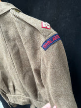 Charger l&#39;image dans la galerie, Original British Army Battledress Jacket - Royal Artillery - 39&quot; Chest
