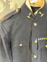 Lade das Bild in den Galerie-Viewer, Original British Army Majors Signal Corps Jacket - WW2 Medal Ribbons - 38&quot; Chest
